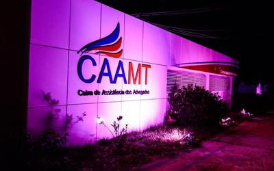 CAA/MT ilumina fachada em apoio à campanha