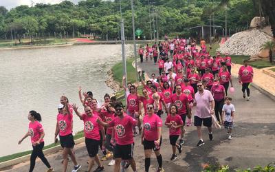 Caminhada Rosa reúne advogados e sociedade em alerta ao câncer de mama